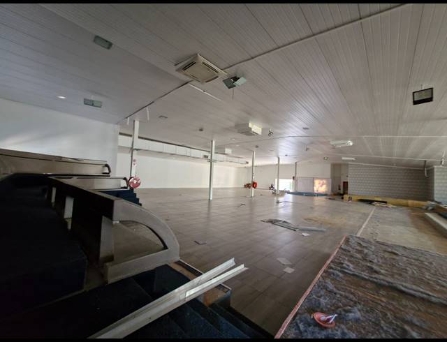 999M² WAREHOUSE TO LET IN KRAMERVILLE